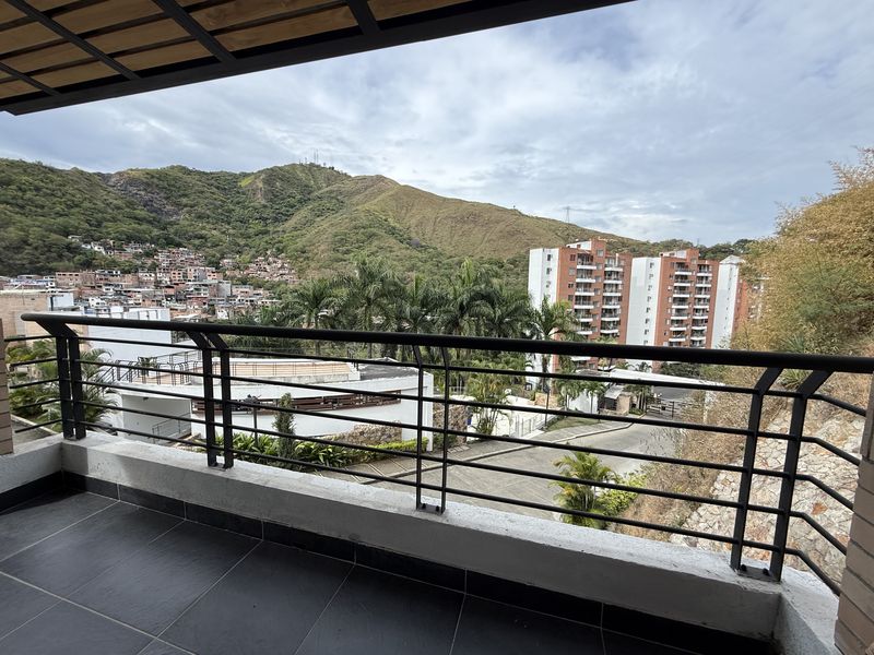 Balcón con vista a las montañas del oeste de Cali