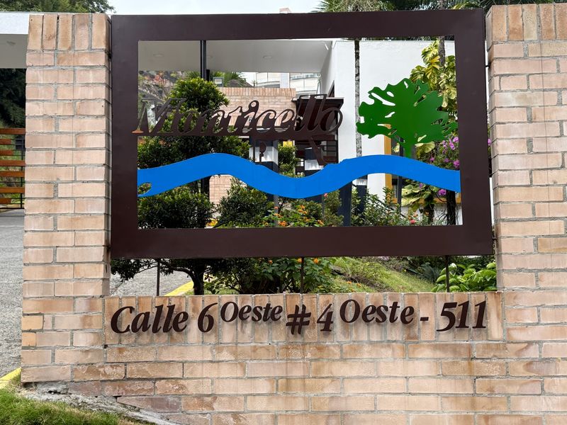 Entrada del conjunto Monticello, Calle 6 Oeste #4 Oeste-511